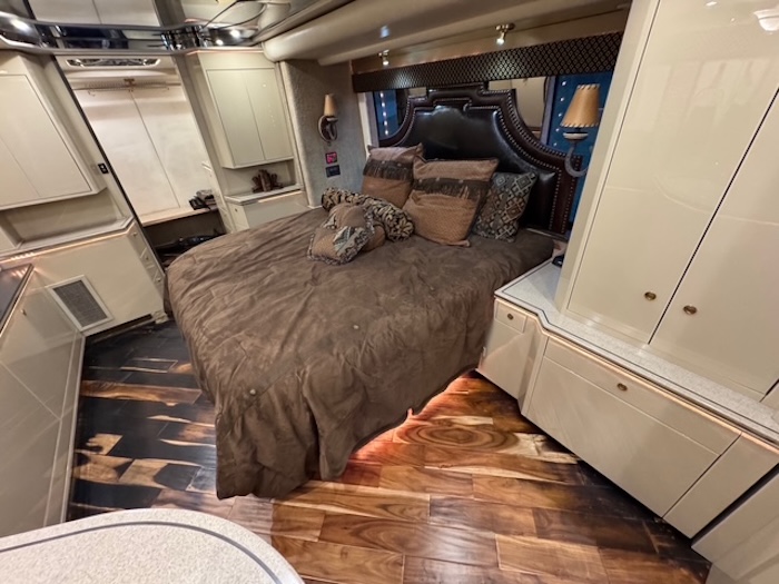 2009 Prevost Featherlite  H3-45 For Sale