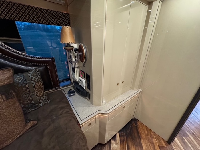 2009 Prevost Featherlite  H3-45 For Sale
