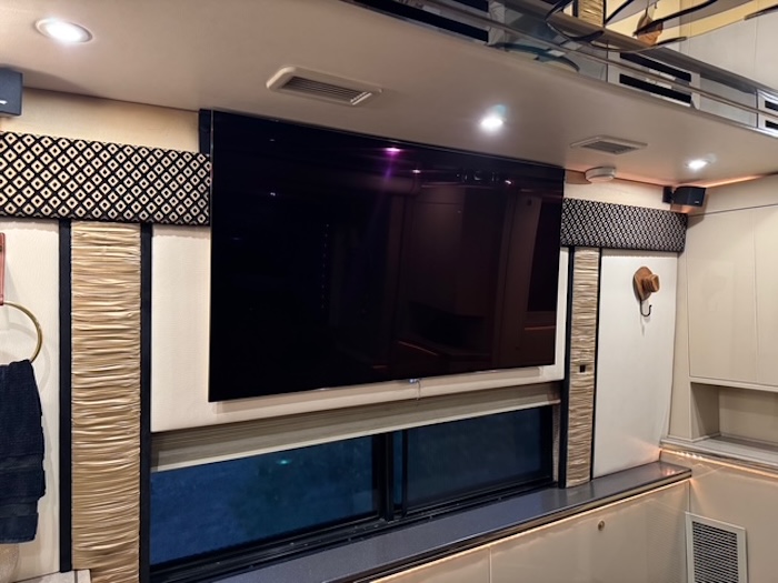 2009 Prevost Featherlite  H3-45 For Sale