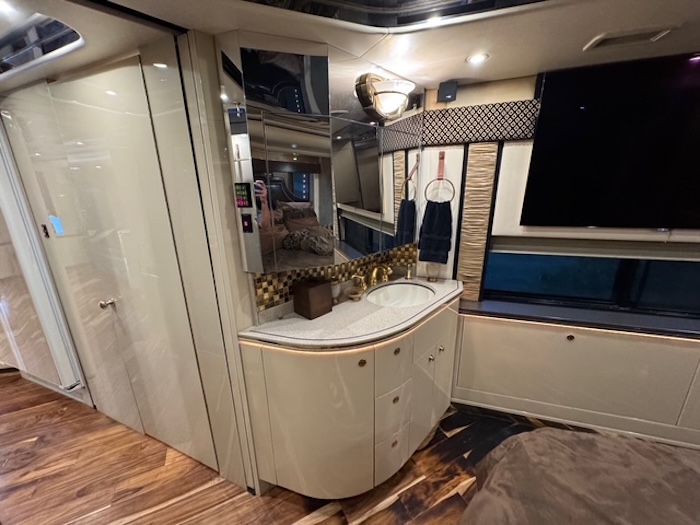 2009 Prevost Featherlite  H3-45 For Sale
