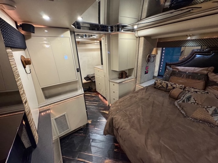 2009 Prevost Featherlite  H3-45 For Sale