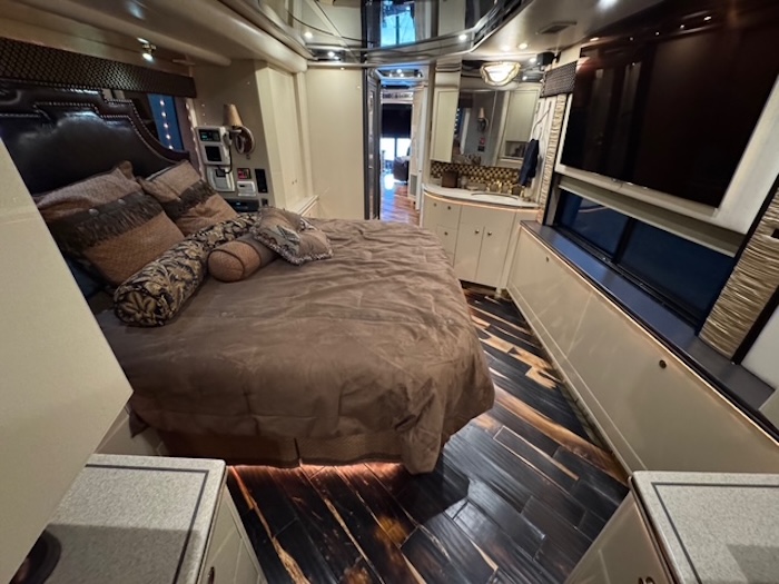 2009 Prevost Featherlite  H3-45 For Sale