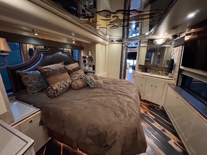 2009 Prevost Featherlite  H3-45 For Sale