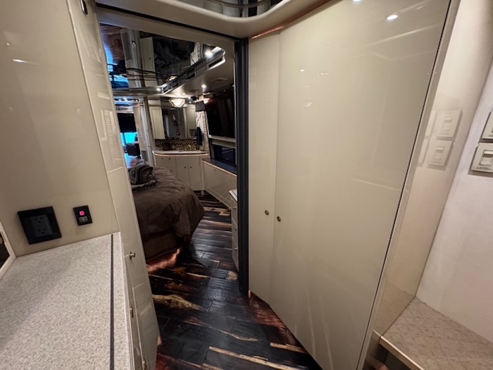 2009 Prevost Featherlite  H3-45 For Sale