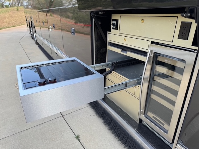 2009 Prevost Featherlite  H3-45 For Sale
