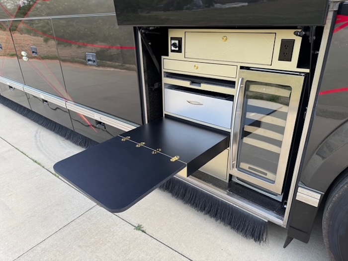 2009 Prevost Featherlite  H3-45 For Sale