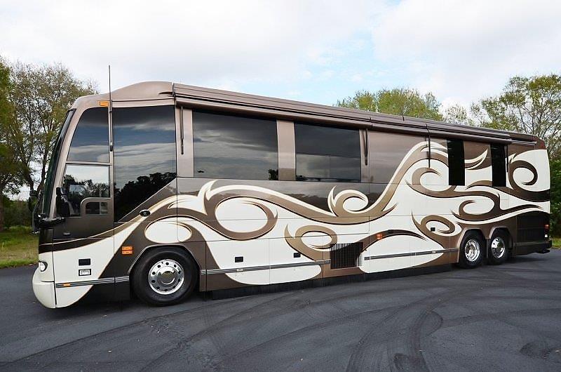 2009 Prevost Featherlite H3-45 For Sale