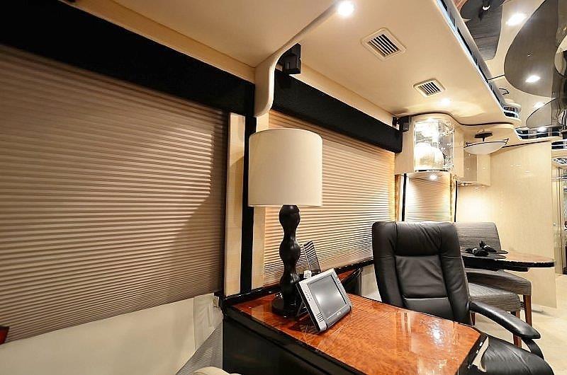 2009 Prevost Featherlite H3-45 For Sale