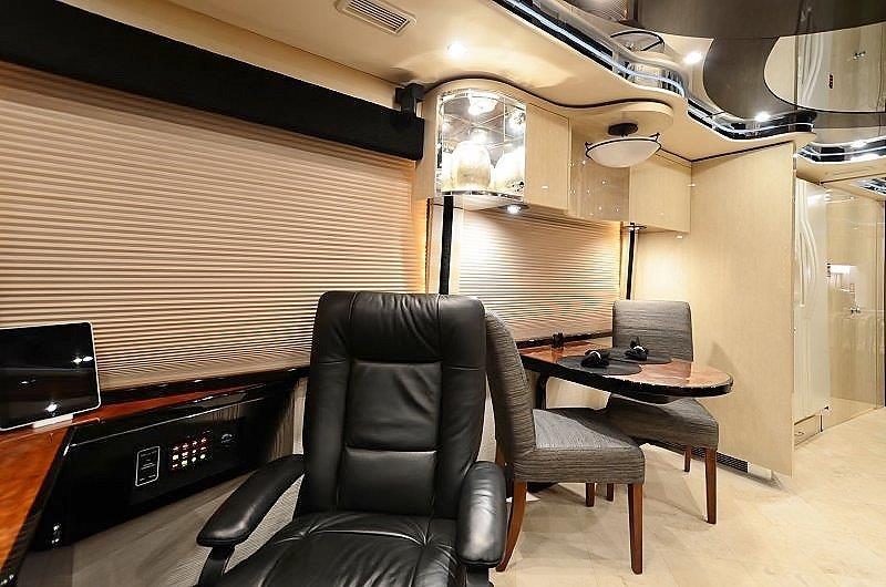 2009 Prevost Featherlite H3-45 For Sale