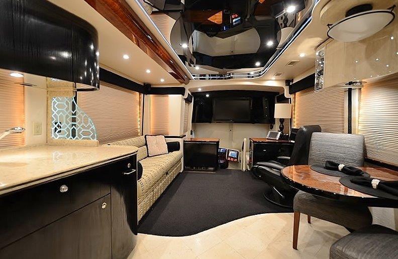 2009 Prevost Featherlite H3-45 For Sale