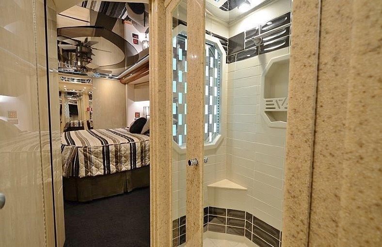 2009 Prevost Featherlite H3-45 For Sale