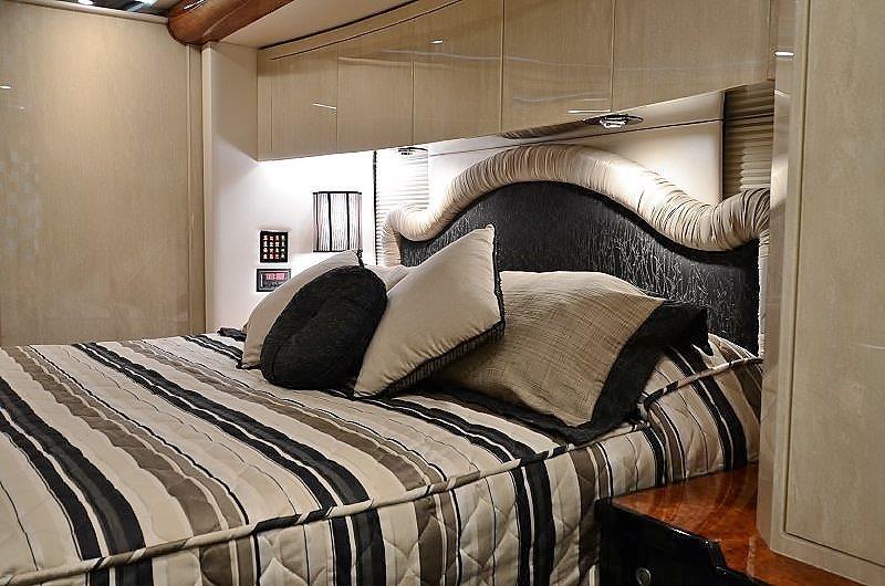 2009 Prevost Featherlite H3-45 For Sale