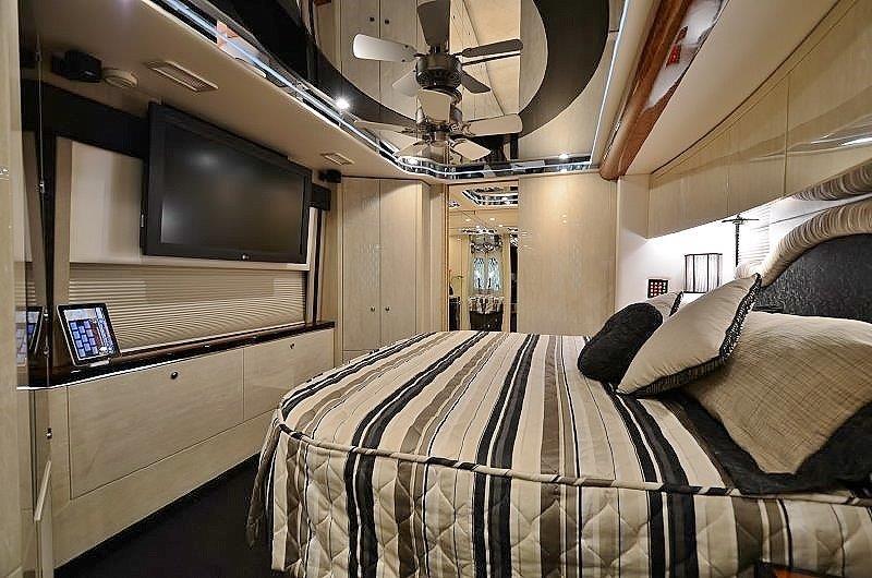 2009 Prevost Featherlite H3-45 For Sale