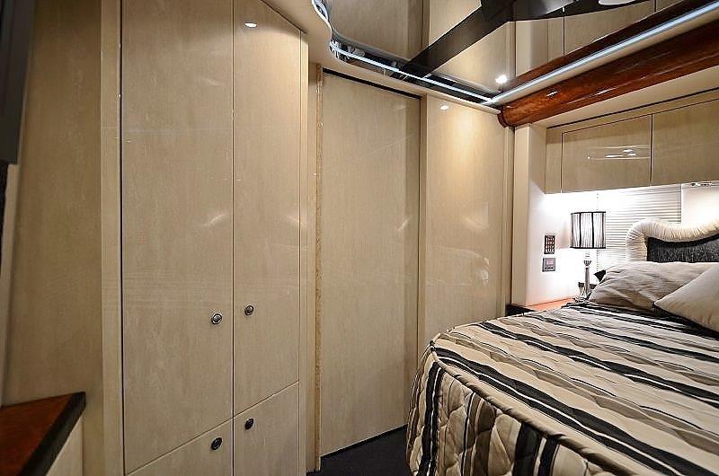 2009 Prevost Featherlite H3-45 For Sale