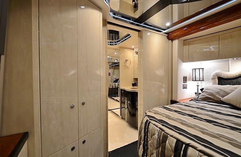 2009 Prevost Featherlite H3-45 For Sale