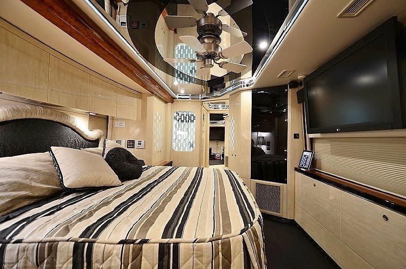 2009 Prevost Featherlite H3-45 For Sale