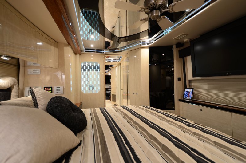 2009 Prevost Featherlite H3-45 For Sale