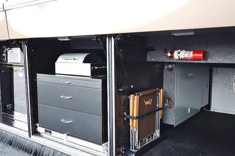 2009 Prevost Featherlite H3-45 For Sale