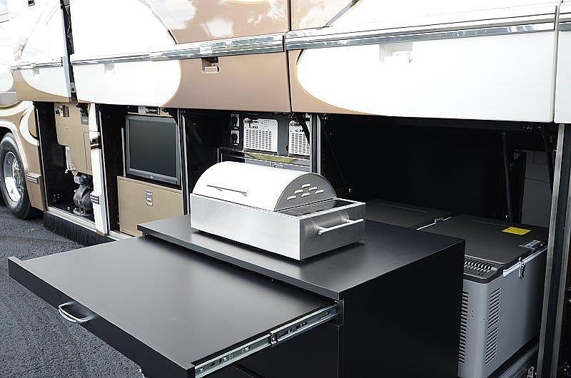 2009 Prevost Featherlite H3-45 For Sale