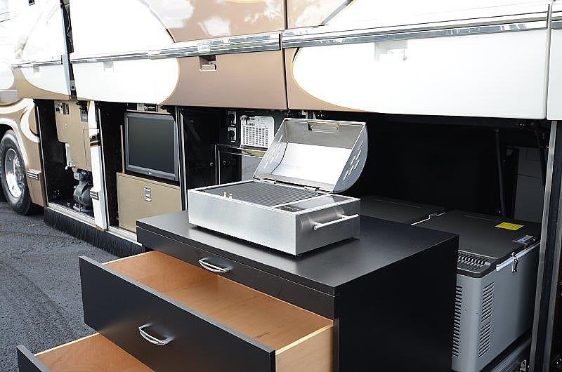 2009 Prevost Featherlite H3-45 For Sale