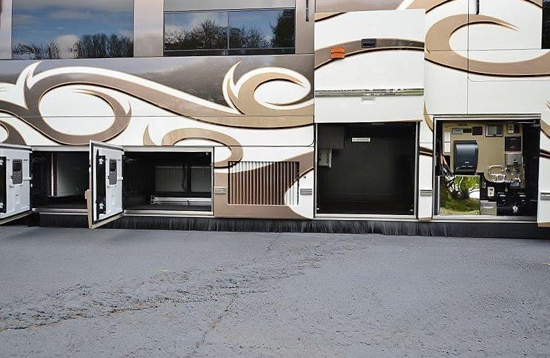 2009 Prevost Featherlite H3-45 For Sale