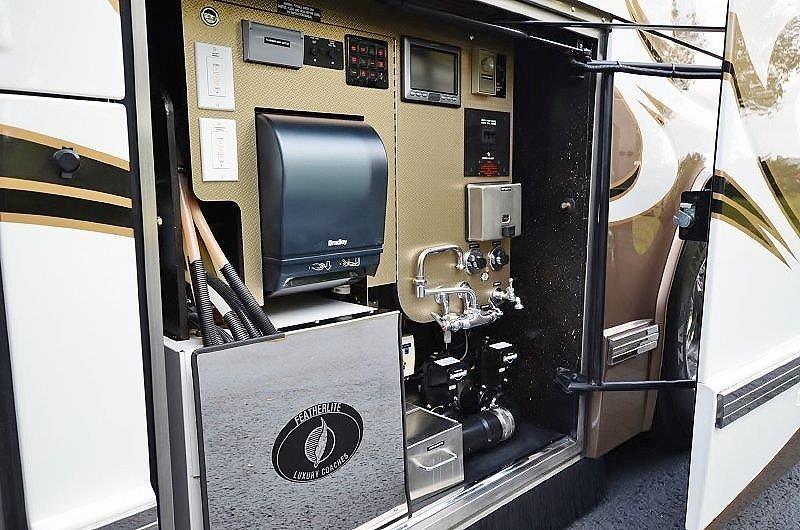 2009 Prevost Featherlite H3-45 For Sale