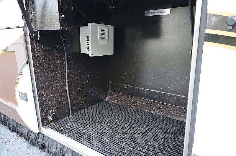 2009 Prevost Featherlite H3-45 For Sale