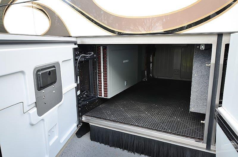 2009 Prevost Featherlite H3-45 For Sale