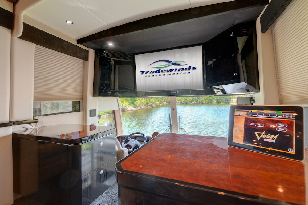 2009 Prevost Featherlite H3-45 For Sale