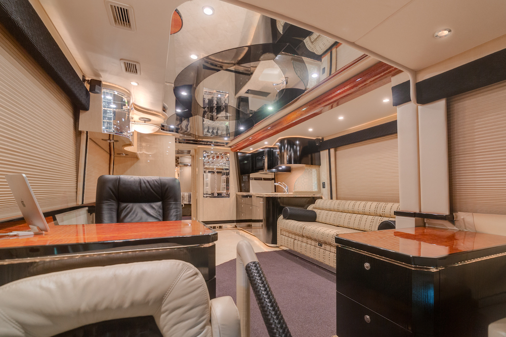 2009 Prevost Featherlite H3-45 For Sale