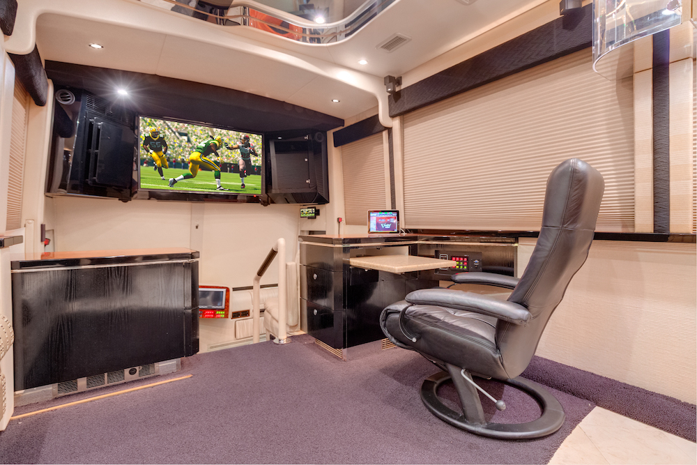 2009 Prevost Featherlite H3-45 For Sale