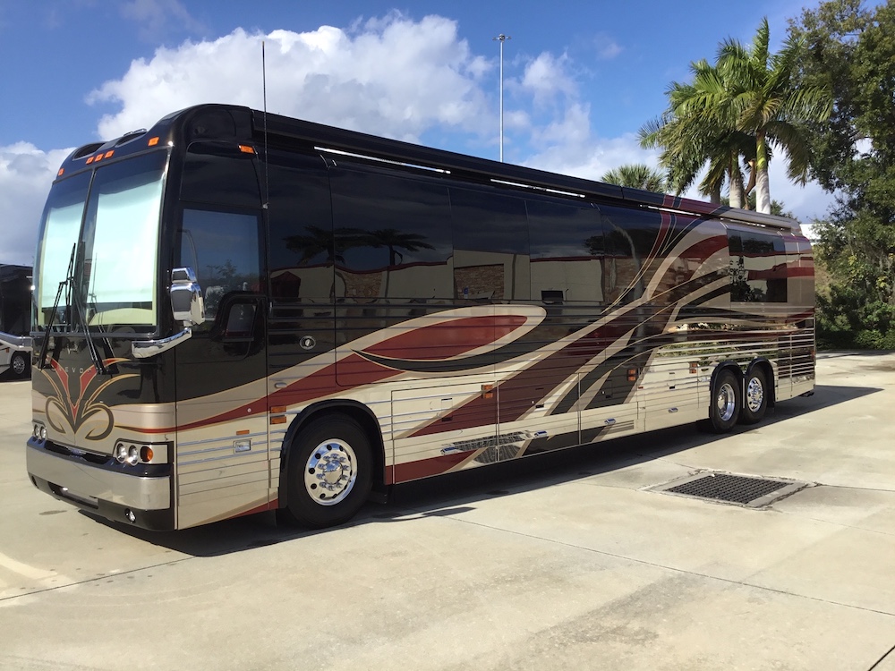 2009 Prevost Featherlite XLII For Sale