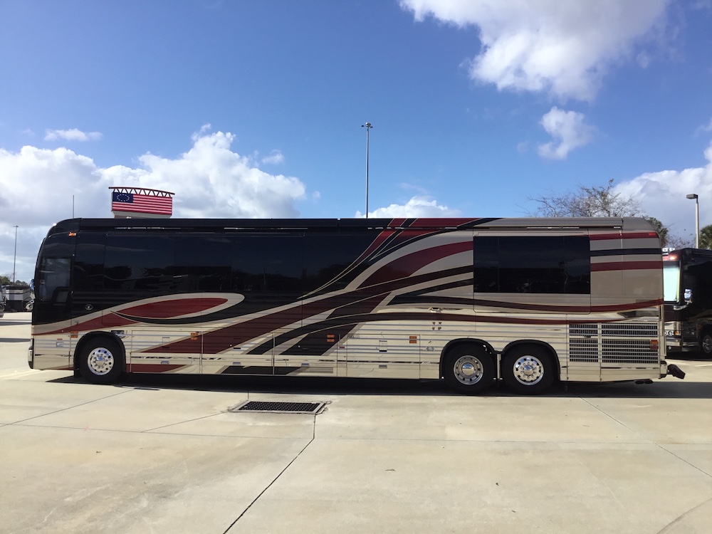 2009 Prevost Featherlite XLII For Sale