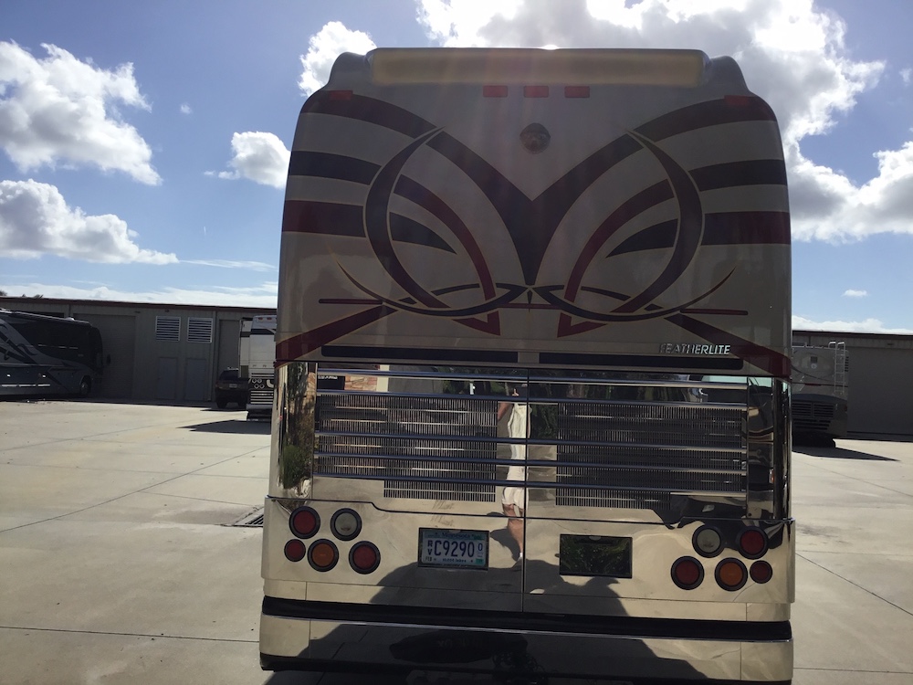 2009 Prevost Featherlite XLII For Sale