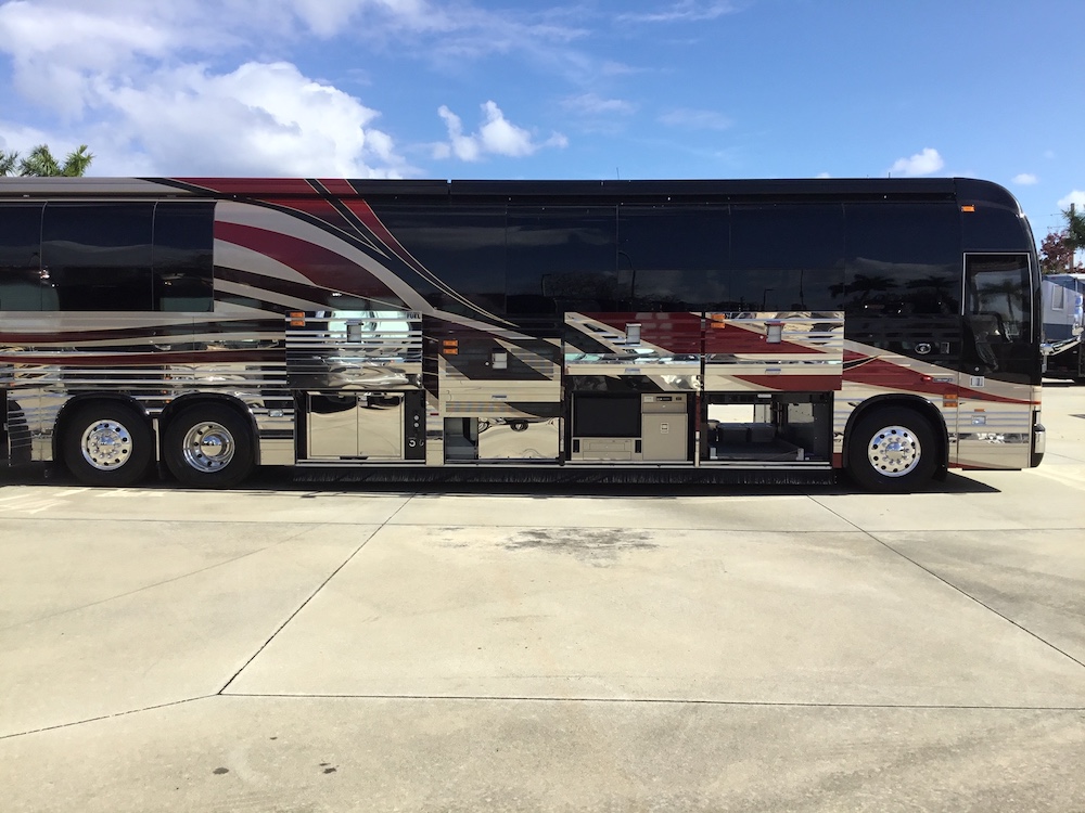 2009 Prevost Featherlite XLII For Sale