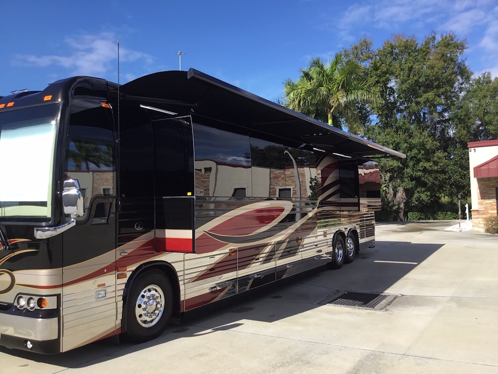 2009 Prevost Featherlite XLII For Sale