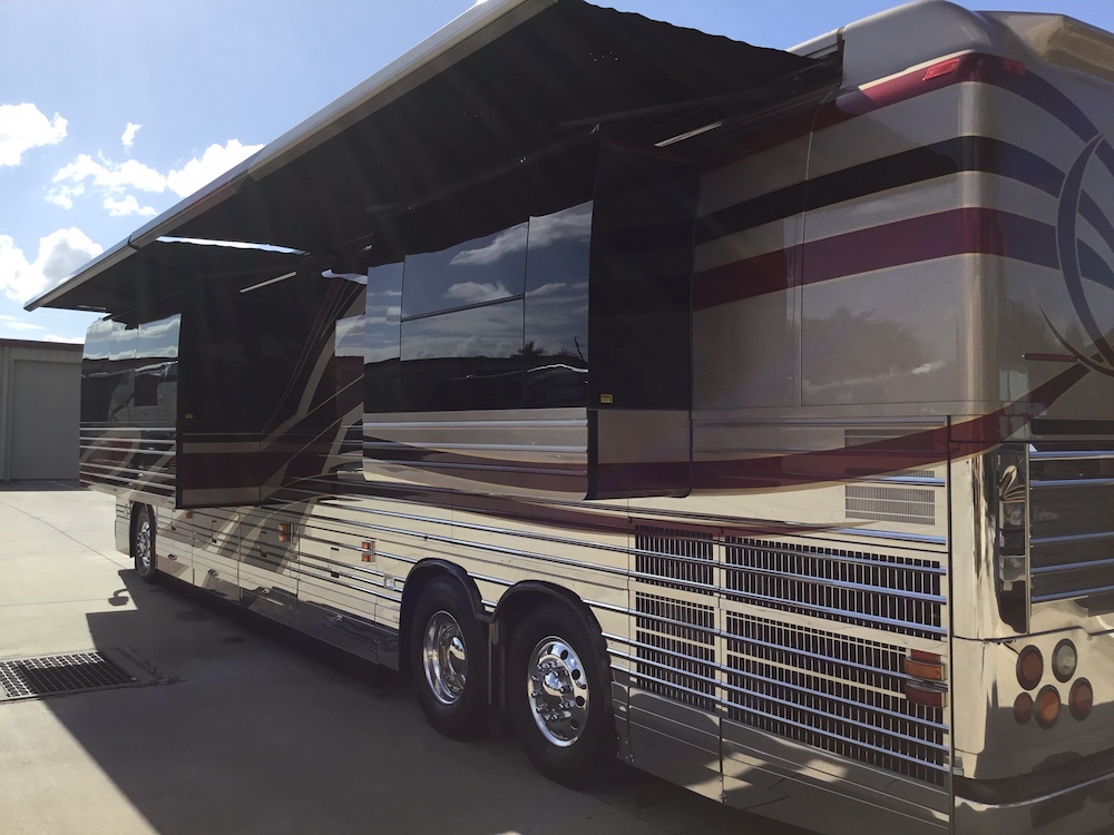 2009 Prevost Featherlite XLII For Sale