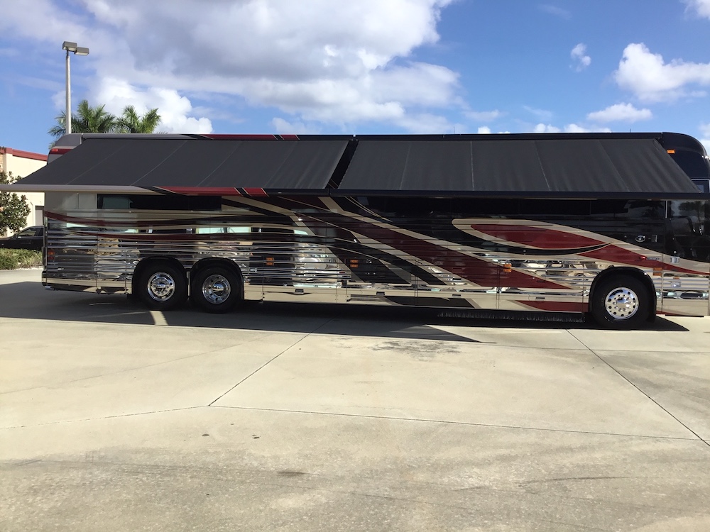 2009 Prevost Featherlite XLII For Sale