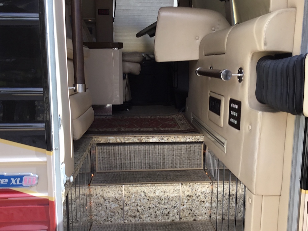 2009 Prevost Featherlite XLII For Sale