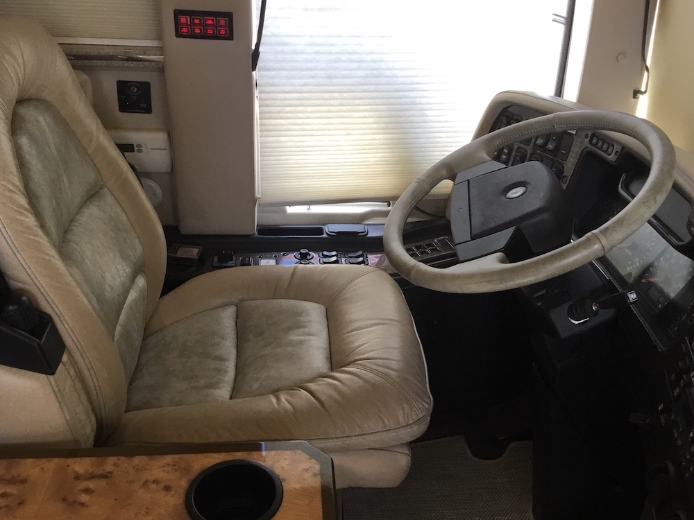 2009 Prevost Featherlite XLII For Sale