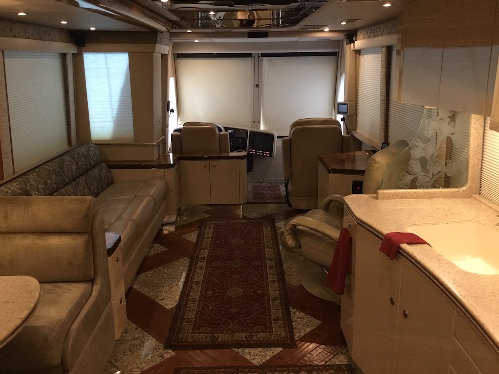 2009 Prevost Featherlite XLII For Sale