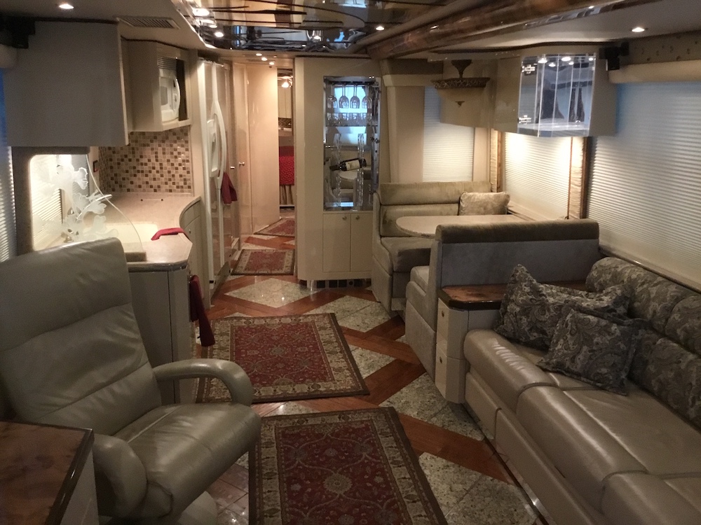 2009 Prevost Featherlite XLII For Sale