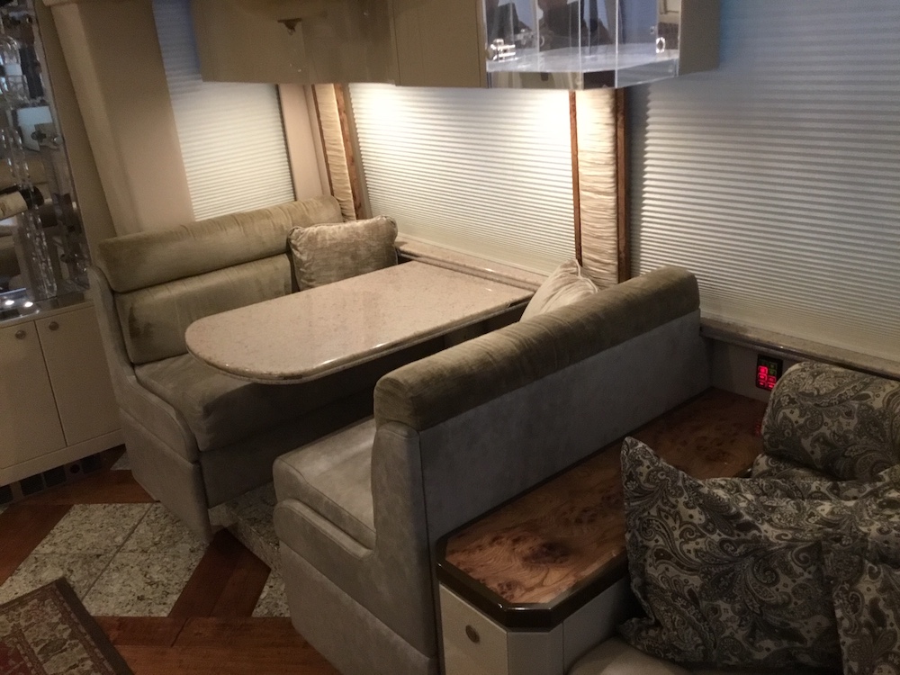 2009 Prevost Featherlite XLII For Sale