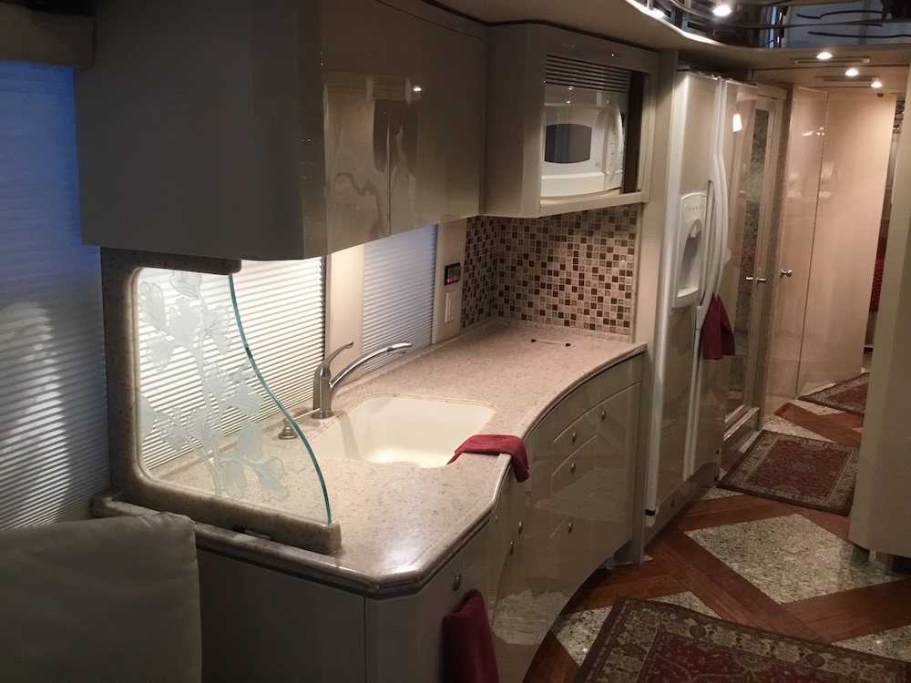 2009 Prevost Featherlite XLII For Sale