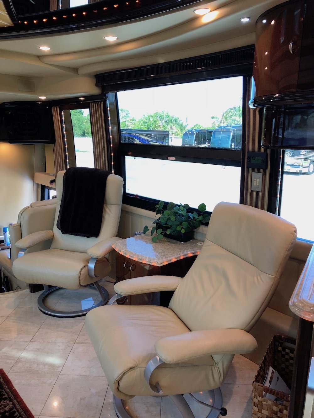 2009 Prevost Liberty H3-45 For Sale