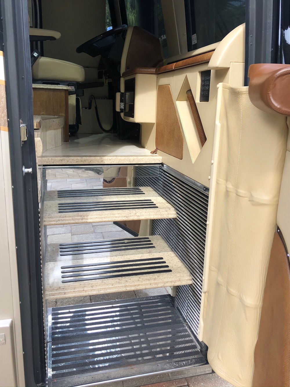 2009 Prevost Liberty H3-45 For Sale