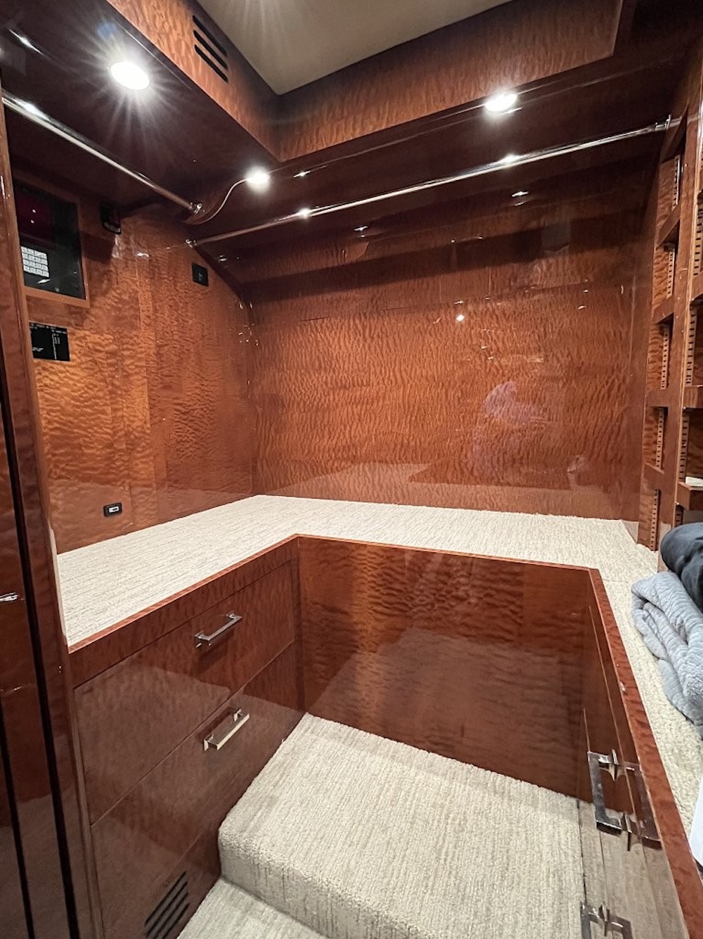 2009 Prevost Liberty XLII For Sale