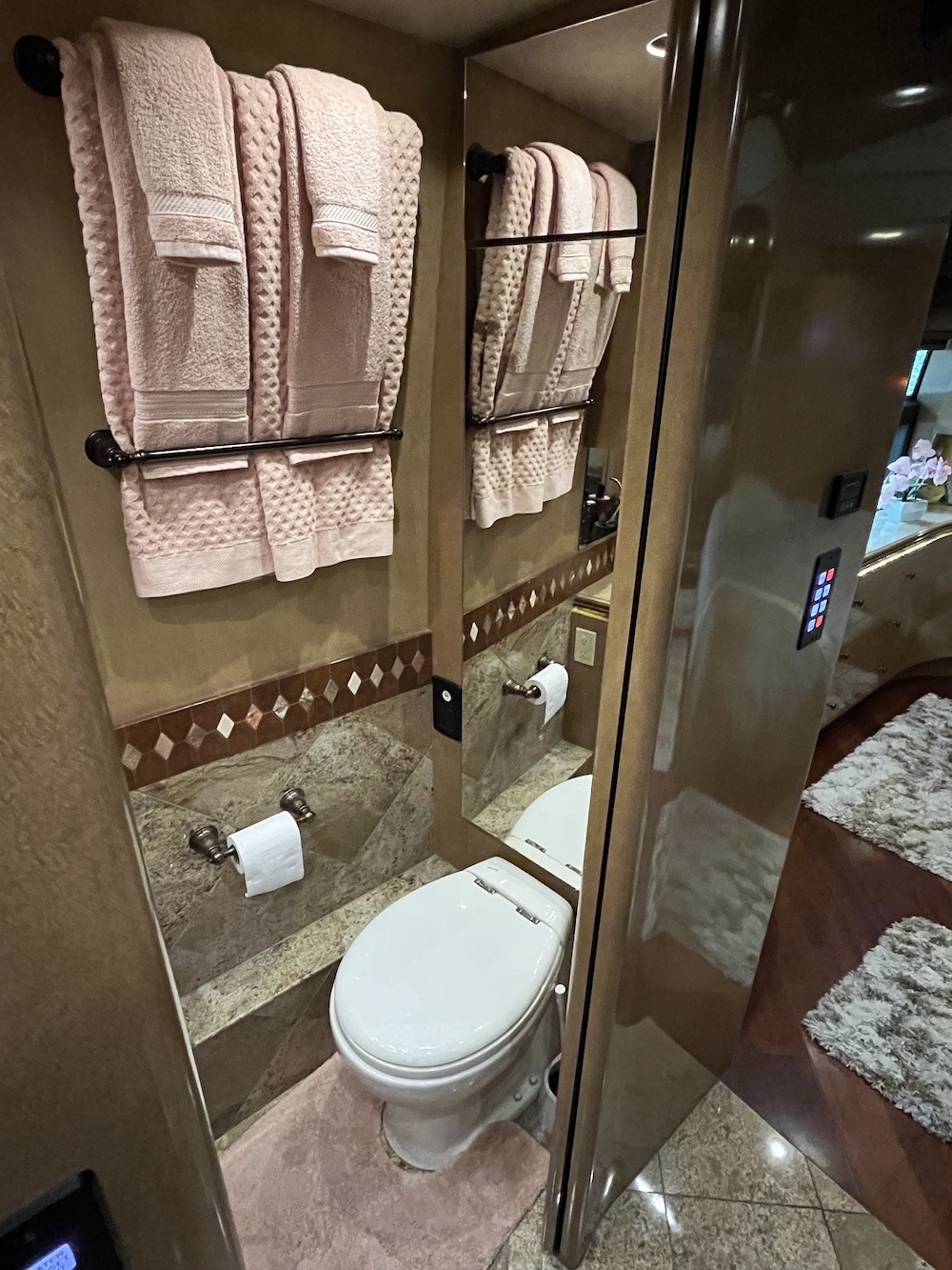 2009 Prevost Marathon H3-45 For Sale