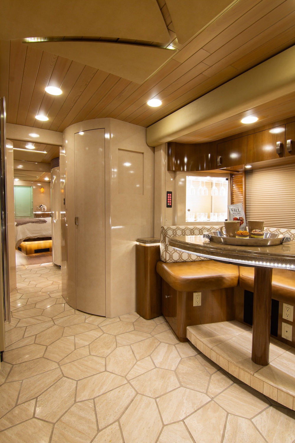 2009 Prevost Marathon H3-45 For Sale