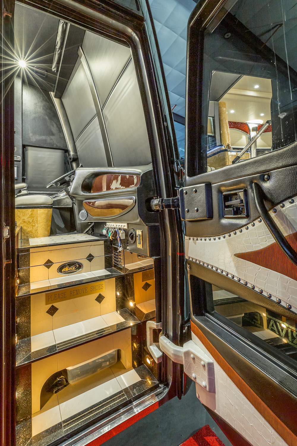 2009 Prevost Millennium H3-45 For Sale